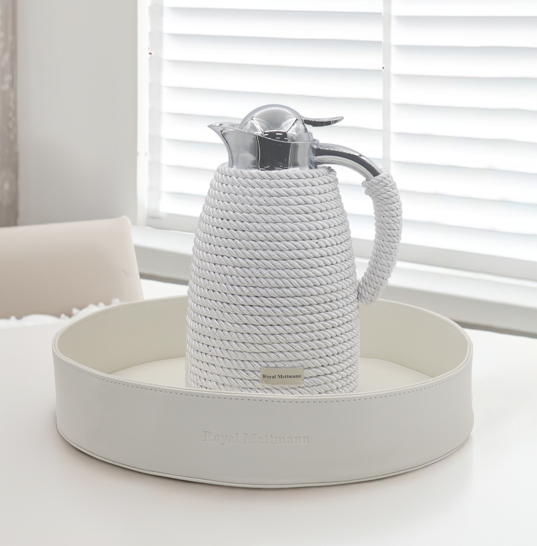 Pichet isotherme 1 litre blanc avec plateau