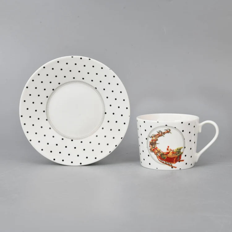 Tasse et soucoupe blanches à pois motif Père Noël